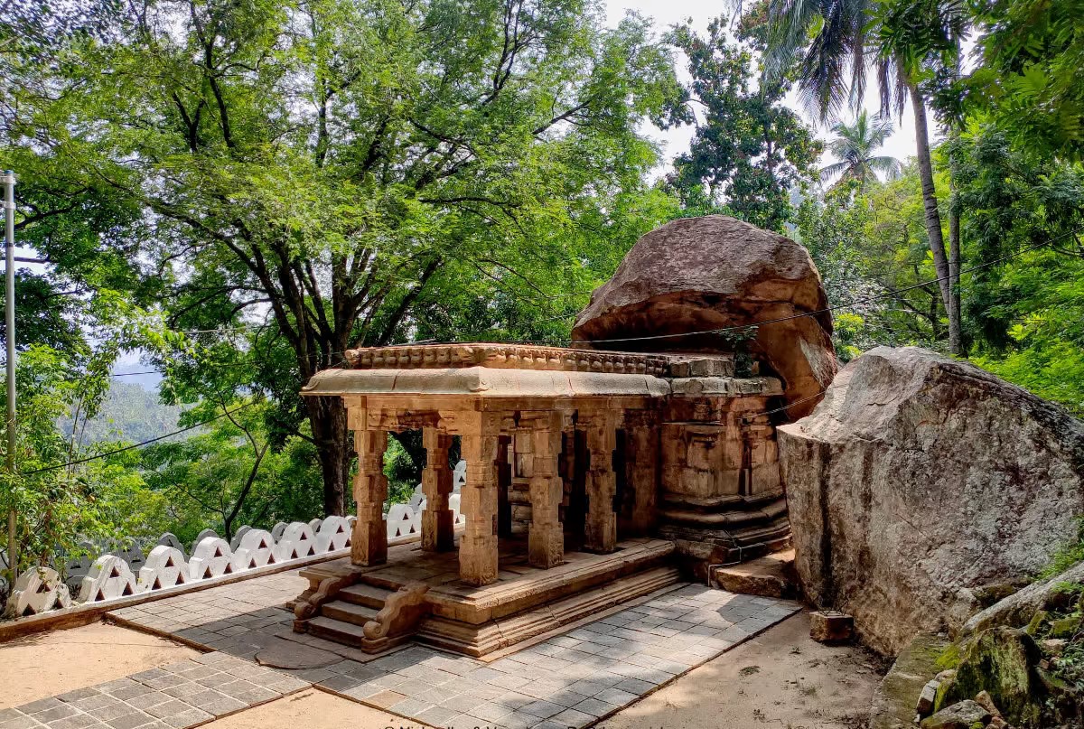 Ridi Viharaya (Silver Temple)